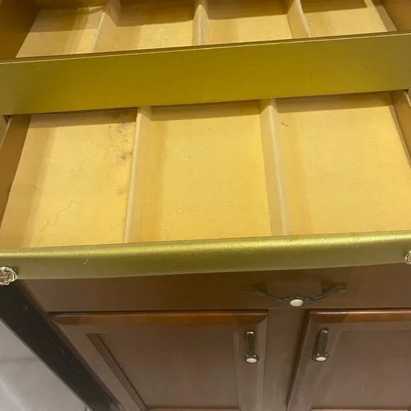 Vintage ladies extra large BUXTON jewelry box. Overall good condition - Picture 3 of 9